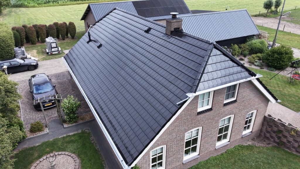 Complete dakrenovatie in Dalfsen met PIR isolatie, nieuw houtwerk en nieuwe dakpannen